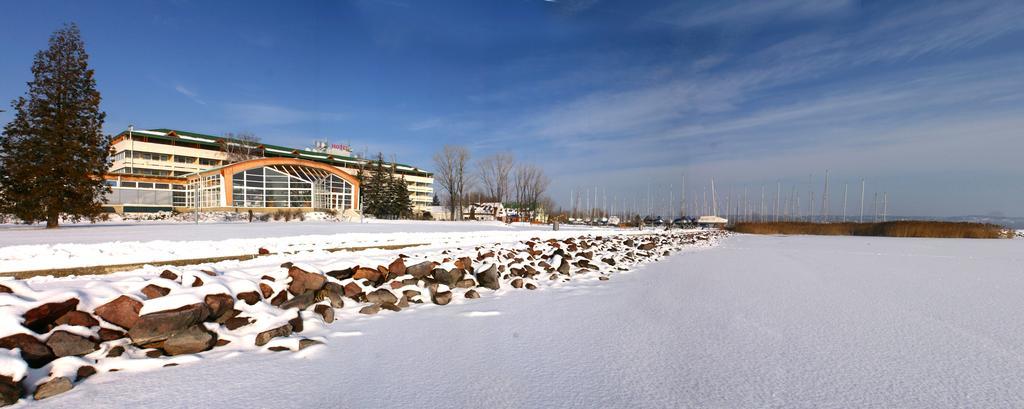 Hotel Marina Port Balatonkenese Exterior photo